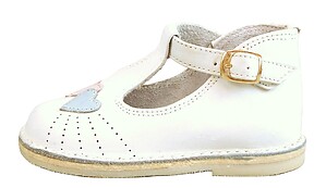 TI-424 - White Baby Shoes with Hearts