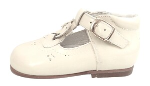 A-505 - Ivory Patent Bow Shoes - Euro 19 Size 4