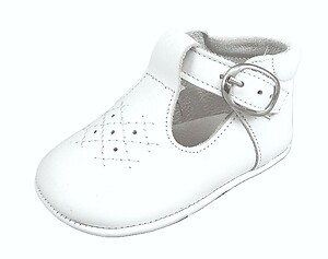 DO-141 - White Crib Shoes - Euro 17 Size 2