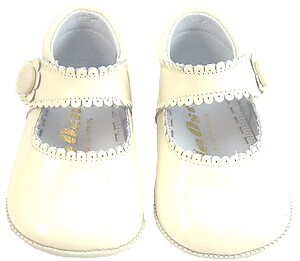 DO-153 - Ivory Patent Crib Shoes