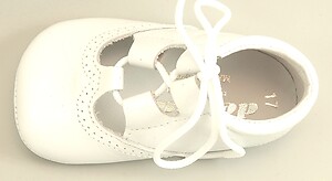 PR-225 - White Ghillie Crib Shoes - Euro 17 Size 1