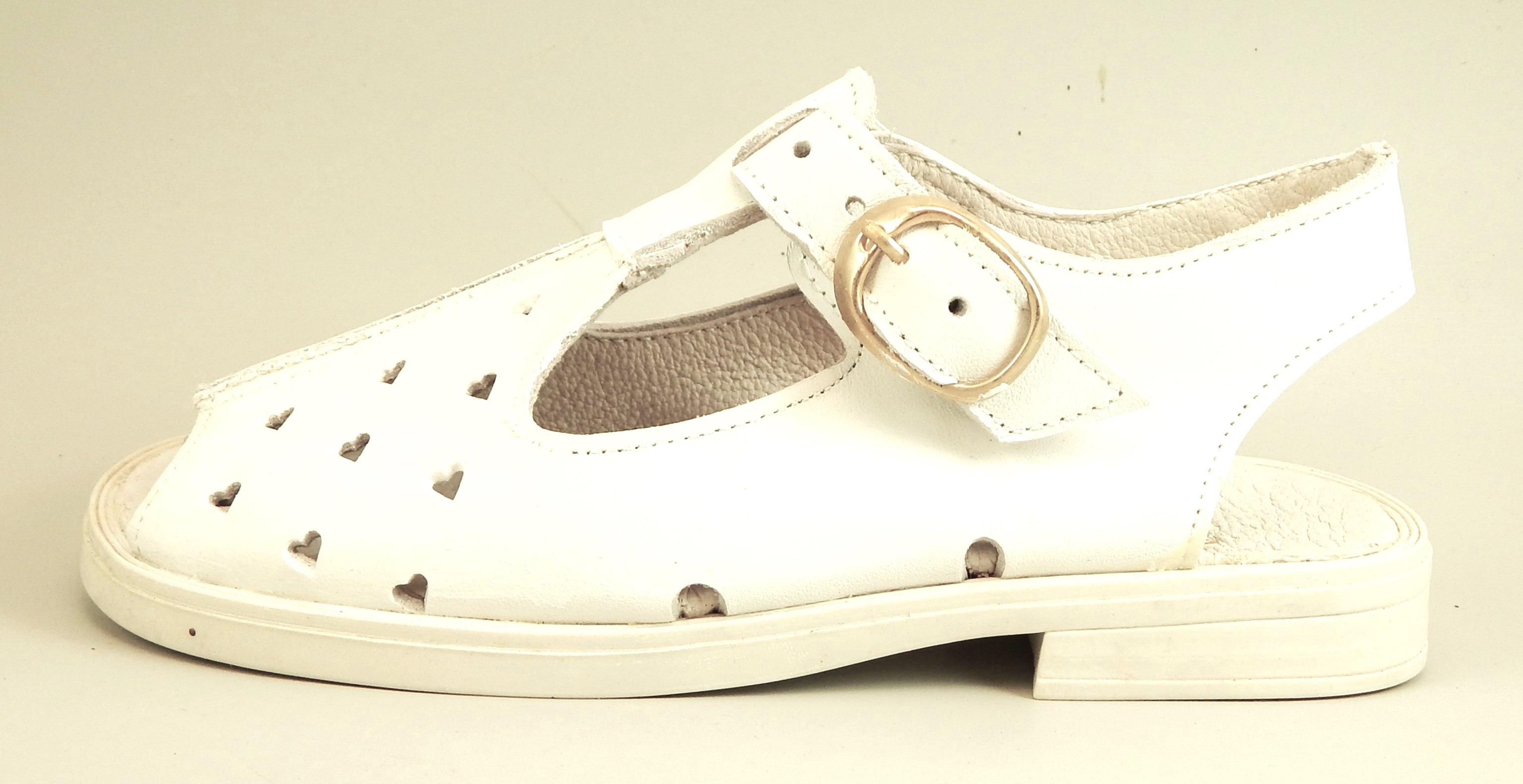 S-6959 - White Heart Sandals Euro 26 Size 10