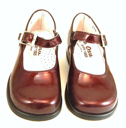 DE OSU -Spain - Girls Burgundy Patent Leather Dress Shoes - European 24 -S  ize 7